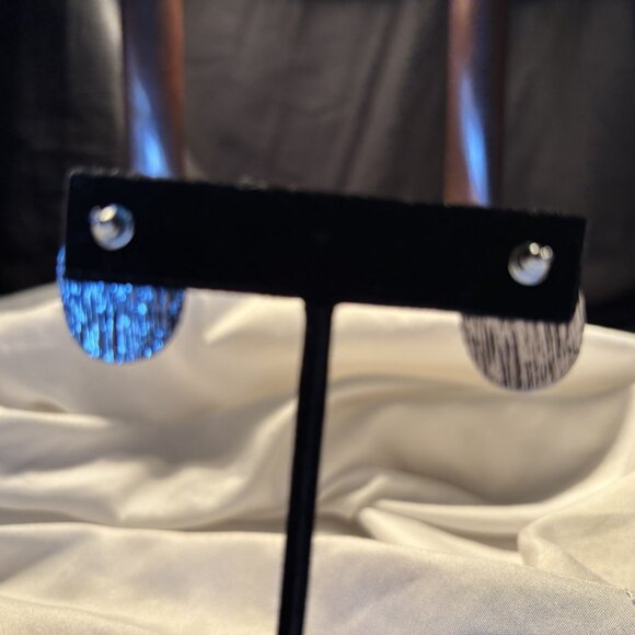 Vintage Cobalt Blue Glass Clip-On Earrings  Silver Tone Rope Frame Low Shipping - Picture 2 of 2